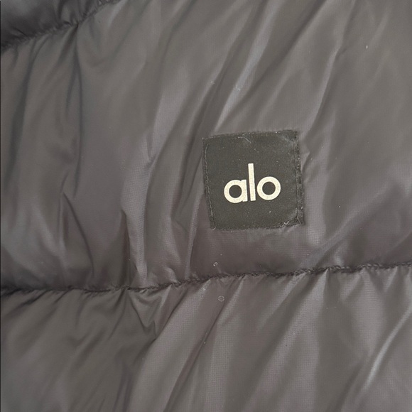 ALO Yoga Black Cropped Puffer Jacket - Picture 5 of 7